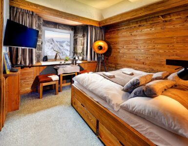 Noc-na-lomnickem-stite